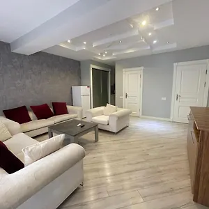 luxe-azure-apartment.aboutbakuhotels.com/