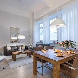 The Goethe Loft, 2 Bedroom Up To 5 People Apartment